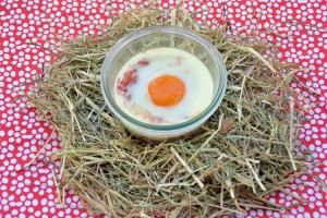 recette oeuf cocotte aux tomates http://radisrose.fr/recette-oeuf-cocotte-tomates/ #recette #oeufcocotte #tomate