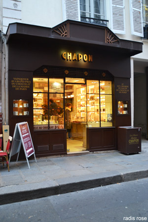 chocolat chapon dans la gourmande rue du bac à Paris