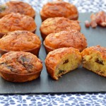 Cakes aux lardons et aux pruneaux de Sophie http://radisrose.fr/cakes-lardons-pruneaux-sophie/ #recette #cake #pruneaux #lardons