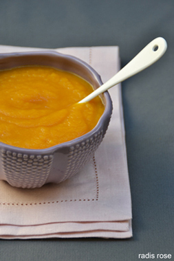 La saison de la soupe est lancée et en plus c’est tendance. C’est facile à faire et l’occasion de se réchauffer : velouté de panais aux châtaignes, velouté de champignons ou soupe de carotte miel gingembre.