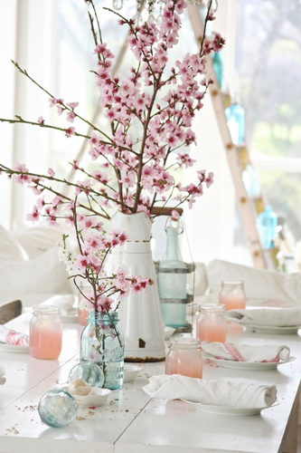 branches avec bourgeons pour le printemps, Inspiration décoration de table de printemps par radis rose