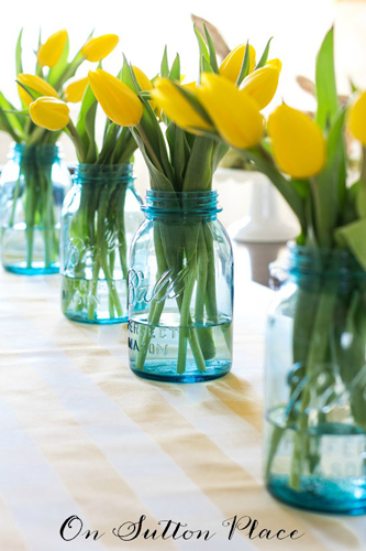 bouquet de tulipes jaunes pour le printemps, Inspiration décoration de table de printemps par radis rose