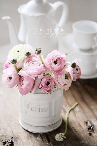 bouquet de pivoines pour le printemps, Inspiration décoration de table de printemps par radis rose