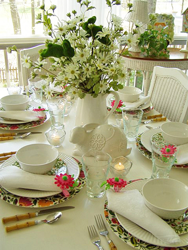 marguerites pour le printemps, Inspiration décoration de table de printemps par radis rose