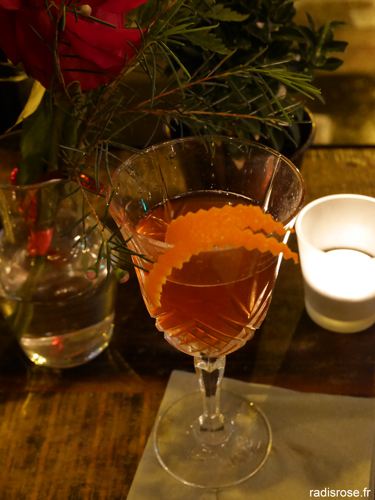 Le Spicy Home est un restaurant de cuisine française fusion et bar à cocktails qui vous invite à voyager parmi les saveurs du monde à travers les épices et des saveurs originales au cœur de Paris par radis rose