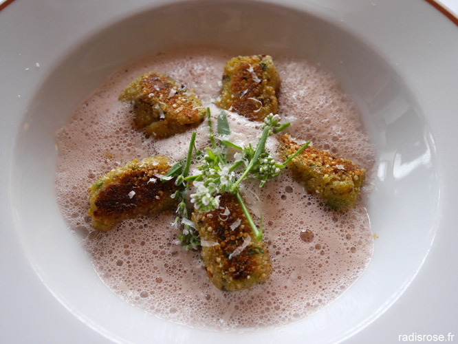 Déjeuner végétal avec les produits Tipiak, quinoa aux épices douces par Alain Passard au restaurant l’Arpège par radis rose