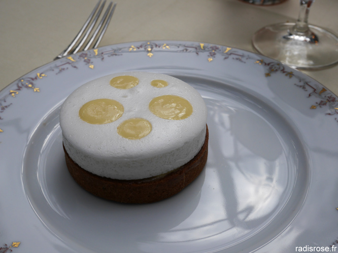tarte citron meringuée de François Perret pour le tea time au Ritz Paris #ritz #hotelritz #paris #the #patisserie