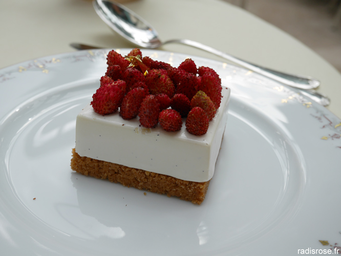 cheesecake fraises des bois de François Perret pour le tea time au Ritz Paris #ritz #hotelritz #paris #the #patisserie