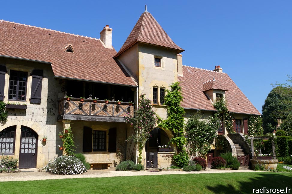 maison ancienne, Le parc floral d’Apremont-sur-Allier, jardin remarquable dans le Berry
