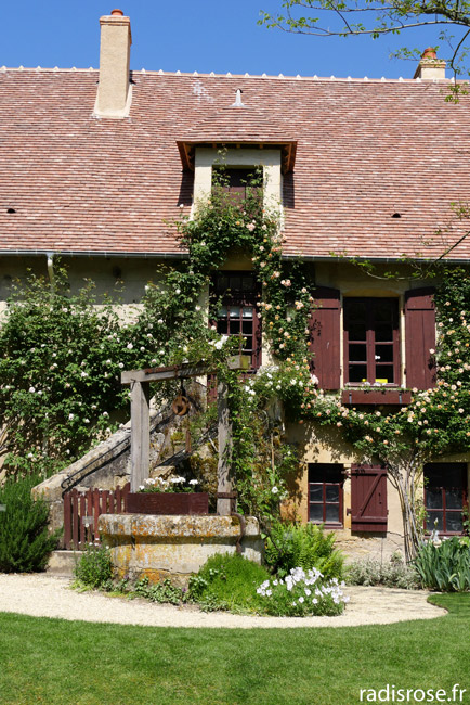 maison ancienne, Le parc floral d’Apremont-sur-Allier, jardin remarquable dans le Berry