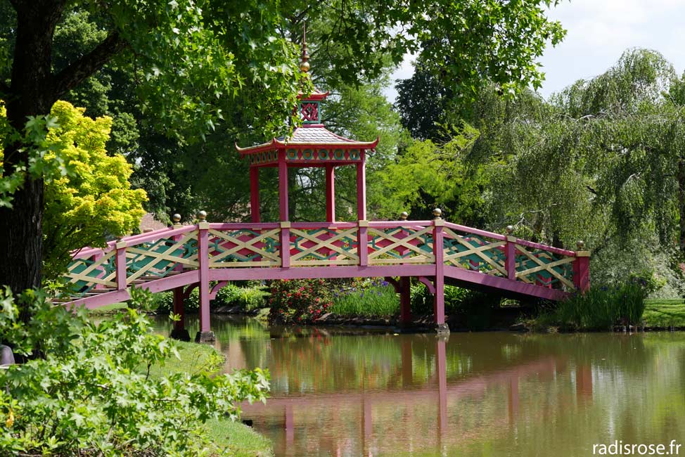 Fabrique, pont chinois, Le parc floral d’Apremont-sur-Allier