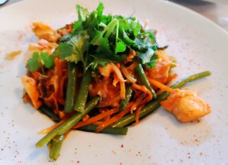 wok saumon légumes, restaurant La Tête Noire à Marnes-la-Coquette