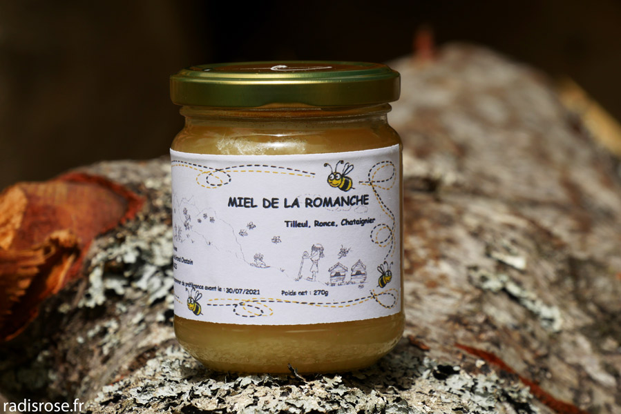 La Route des Savoir-Faire de l’Oisans, Anne Mangin, apicultrice à Auris-en-Oisans, meil de la romanche