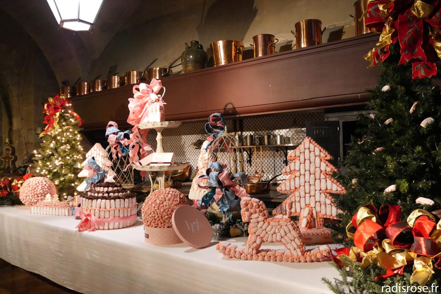 Noël aux mille et unes couleurs au château de Vaux-le-Vicomte, cuisines décorées pour Noël