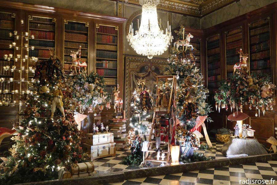 Noël aux mille et unes couleurs au château de Vaux-le-Vicomte, chateau décoré pour noel