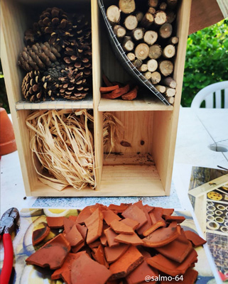 Tuto : comment fabriquer hôtel à insectes pour le jardin, Remplir les casiers avec différents matériaux