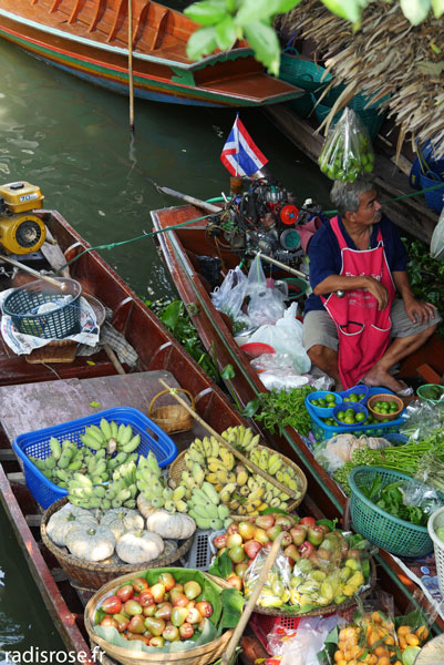 Khlong Lad Mayom Floating Market à Bangkok, marché flottant